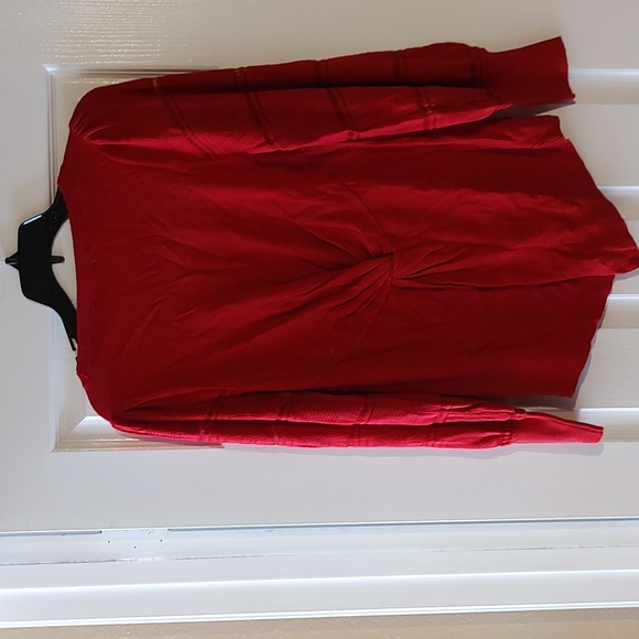 Uniquely designed sweater - Picture 2 of 4